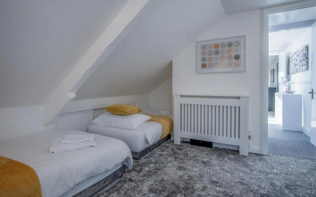 Gwynne House - 6 Bedroom - Tenby Harbour