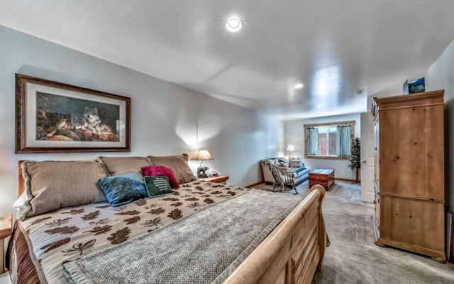 2716HM Hank Monk - 2 Br Chalet