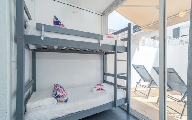 Apartment in Empuriabrava Near Sandy Beach