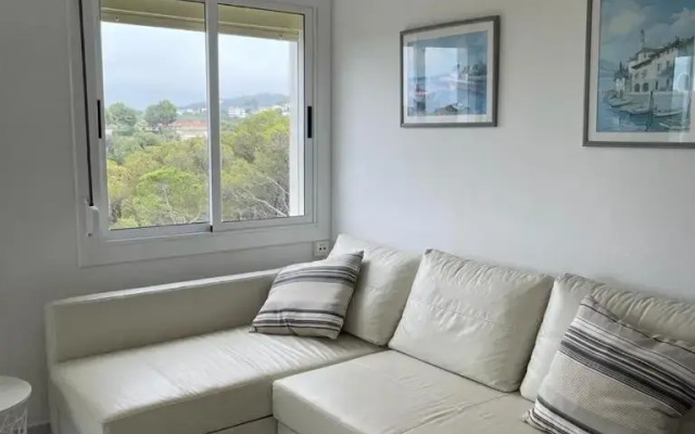 Precioso apartamento con piscina.