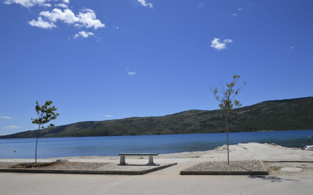 Apartment Anka - 50m from pebble beach: A1 Poljica (Marina), Riviera Trogir