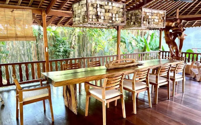 Luxury 5 Bedrooms Villa with Private Pool - Canggu