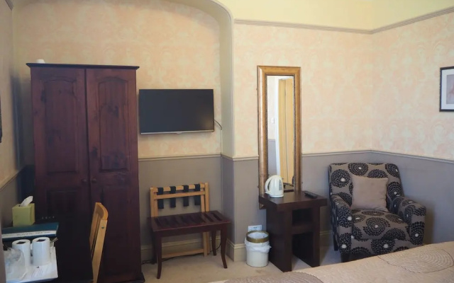 Meare Manor - Guest House