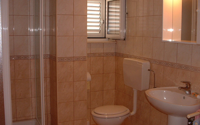 Apartment Jadro - 20 m from sea: A4 Drage, Riviera Biograd