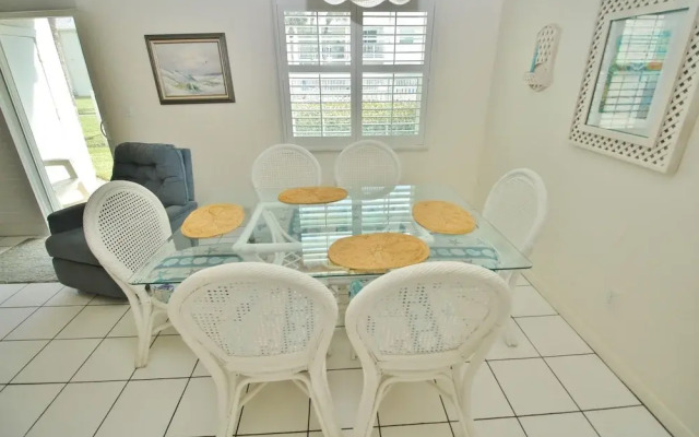 Colony Beach Club 132