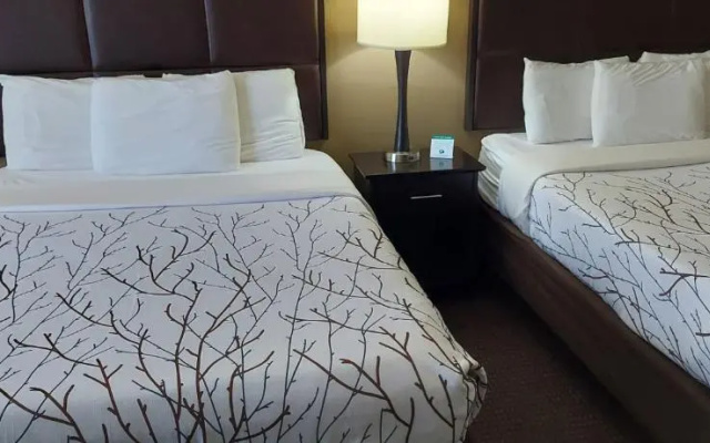 Parkwood Inn & Suites