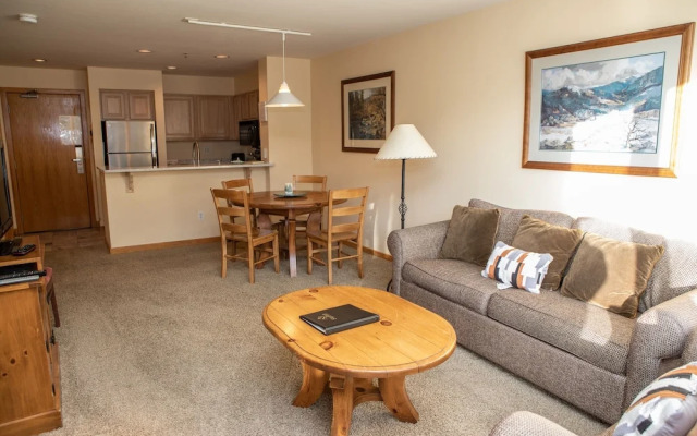1538 Lakeshore 1 Bedroom Condo by RedAwning