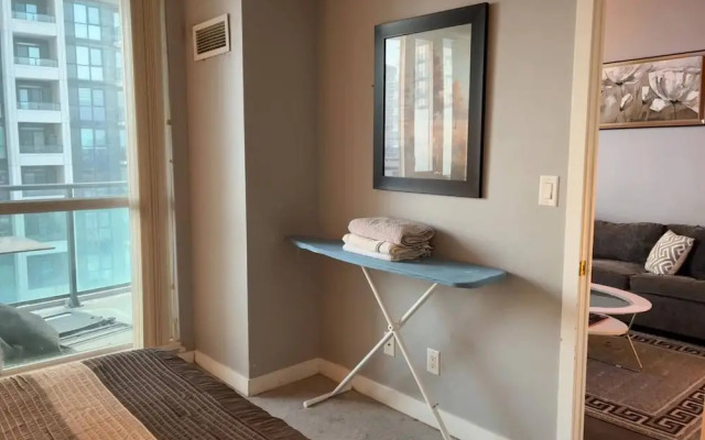 Spacious-cozy 2bed Condo in Square Ones Misissauga