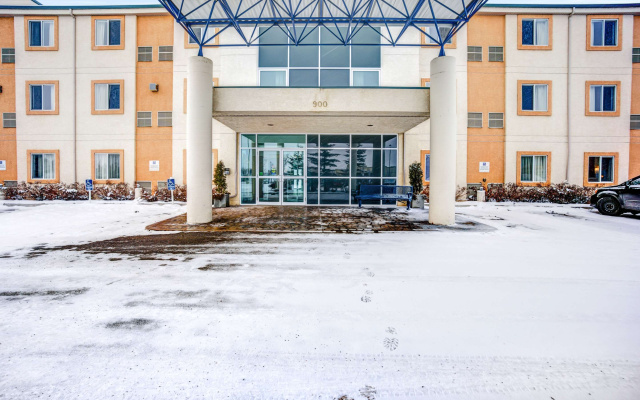 Motel 6 Red Deer, AB