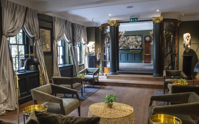 Bush Hotel Farnham