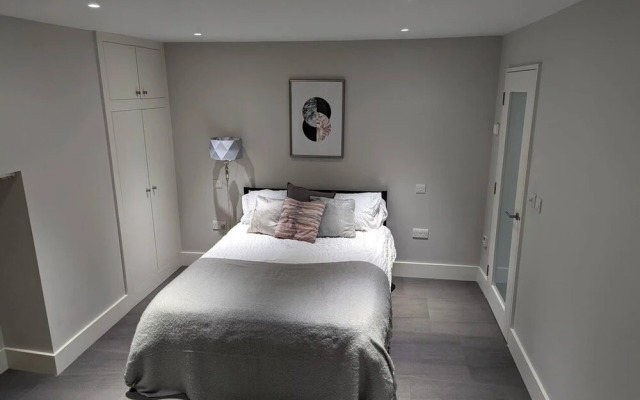 Captivating 1-bed Apartment in Bath With Parking