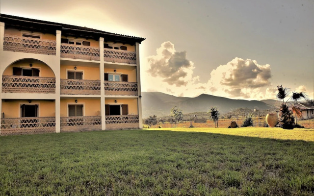 Elpida Hotel