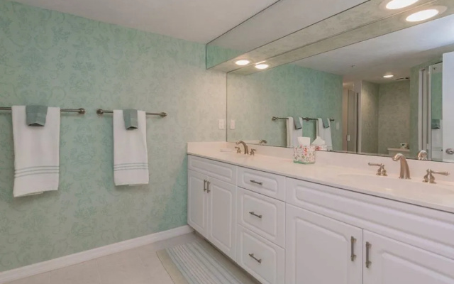 OC104 - Ocean Condo by RedAwning