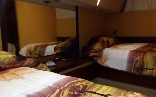 Akhir Cruise Charter