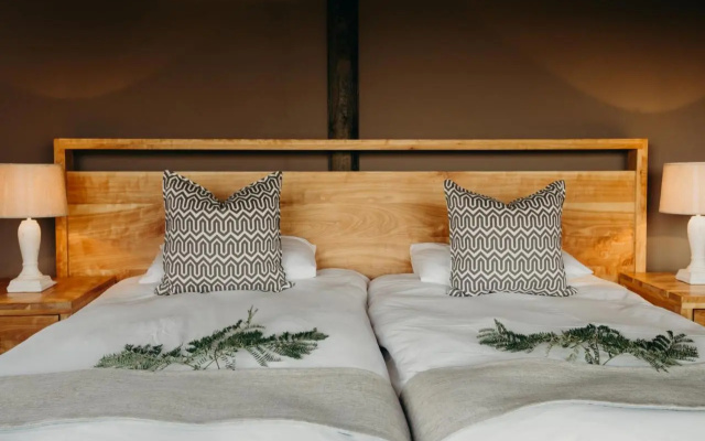 Hlosi Game Lodge