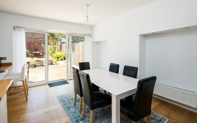 Elegant 2Bd House With Garden And Decked Patio
