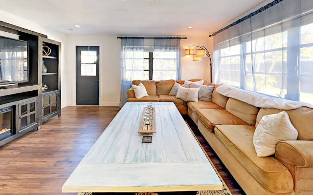 Bohemian Beach House - 3 Br Home