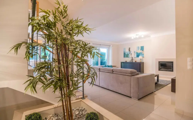 Portimão Elegant House by Homing