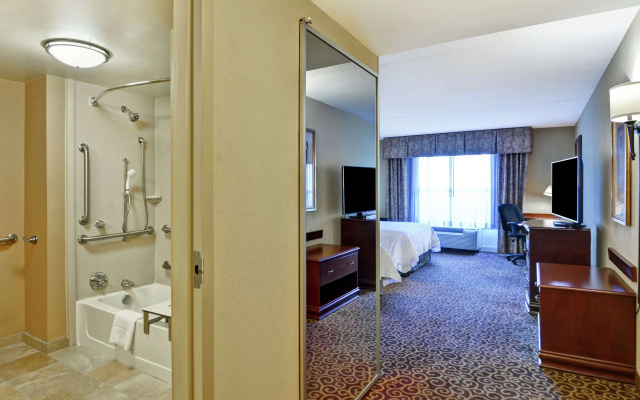 Hampton Inn & Suites Fredericksburg-at Celebrate Virginia