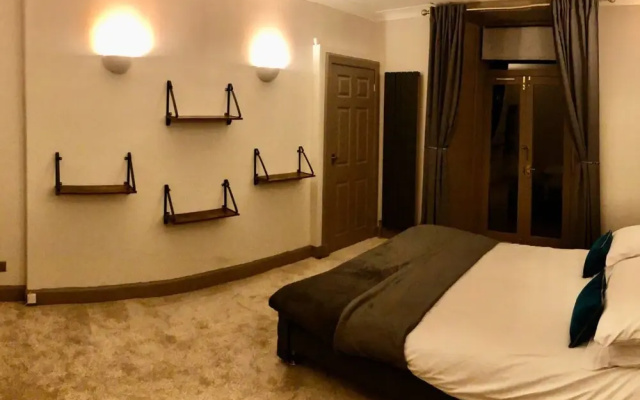 Superhost Newly Refurbished