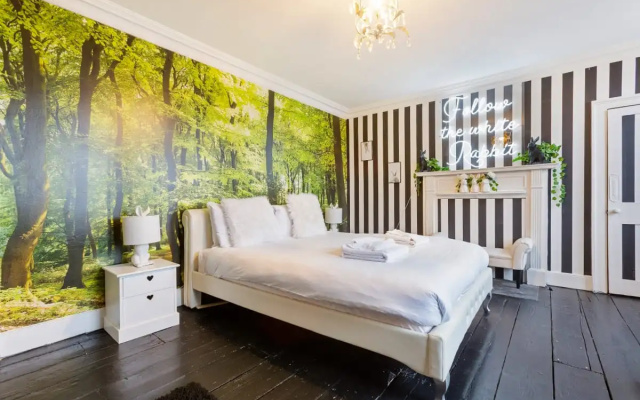 The Wonderland Townhouse - Amazing Alice in Wonderland 8BDR Home