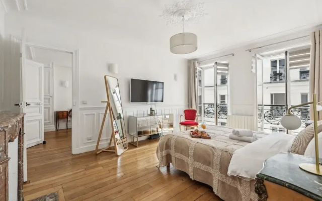 Stylish 3BR Near Tuileries Gardens