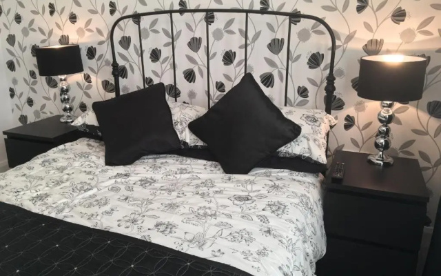 The Grange, Portrush Sleeps 13 6 bedrooms