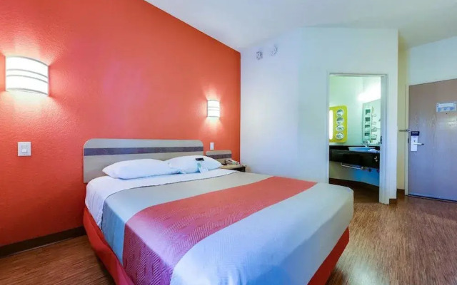 Motel 6 Cleveland East - Macedonia