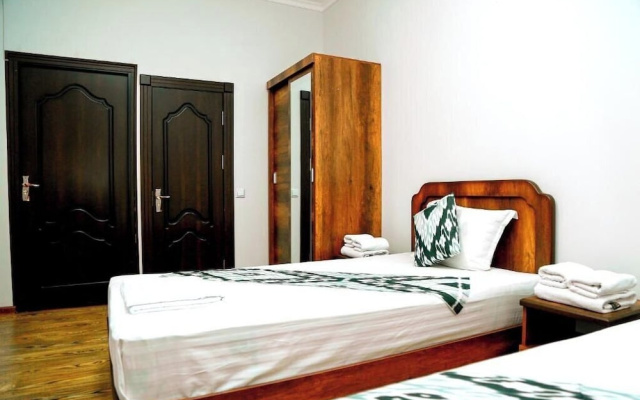 Hotel Mir