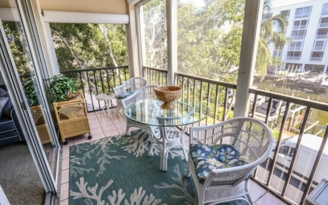 Hibiscus Point 821