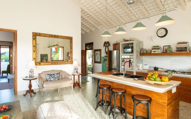 Romantic Honeymoon Villa Overlooking Rice Fields