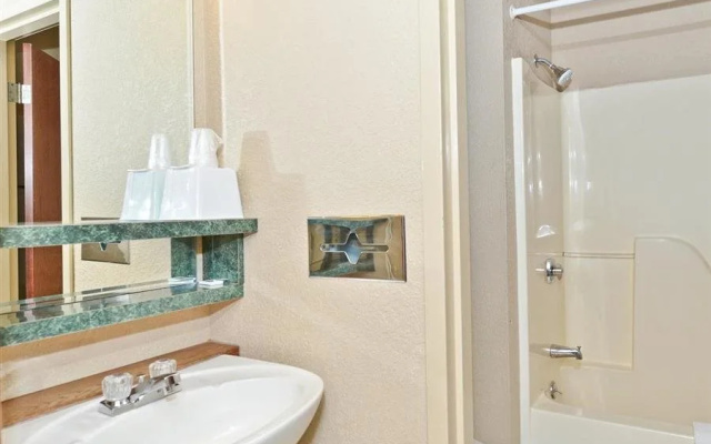 斯普林菲尔德I65战场美佳酒店(Americas Best Value Inn Springfield I65 Battlefield)