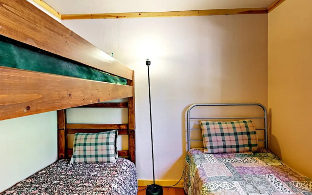 2BR 2BA Heavenly Condo by RedAwning