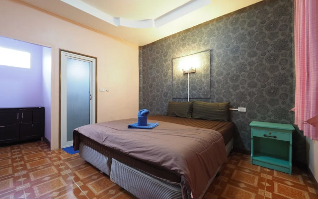 OYO 1100 Chidlom Resort