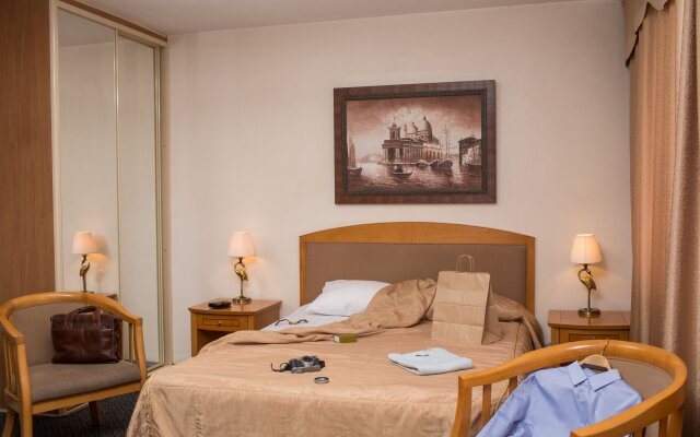 Приморье во Владивостоке 8 отзывов об отеле, цены и фото номеров - забронировать гостиницу Приморье онлайн Владивосток вид на фасад