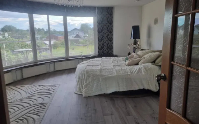 Serene 4-bedroom House Rental in Historic Rīga