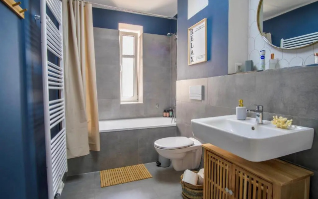 4-Room Luxury Apartment - close to Central Station, free parking, kitchen