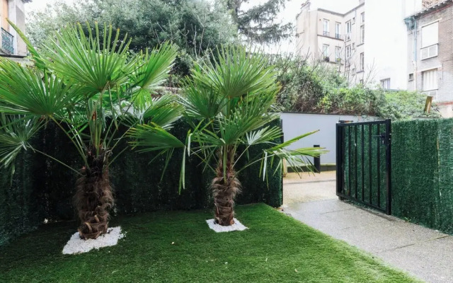 Serene Break With Terrace on the Outskirts of Paris