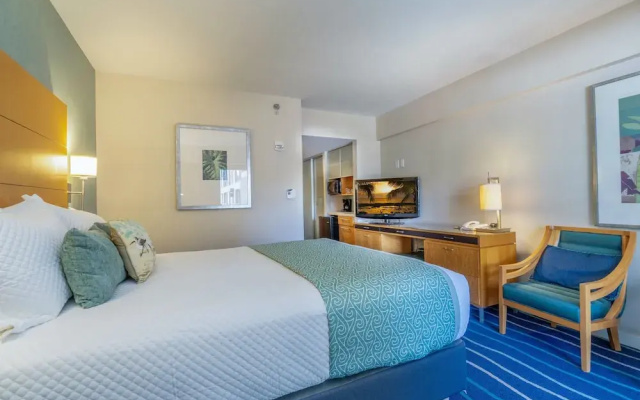 Ala Moana Hotel Room Near Beach