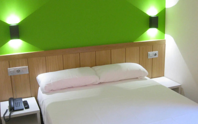 The Book Factory Hostel by gaiarooms