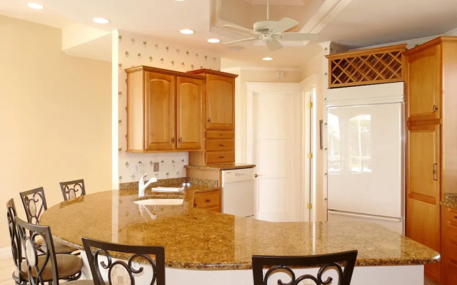 690 Pelican Court