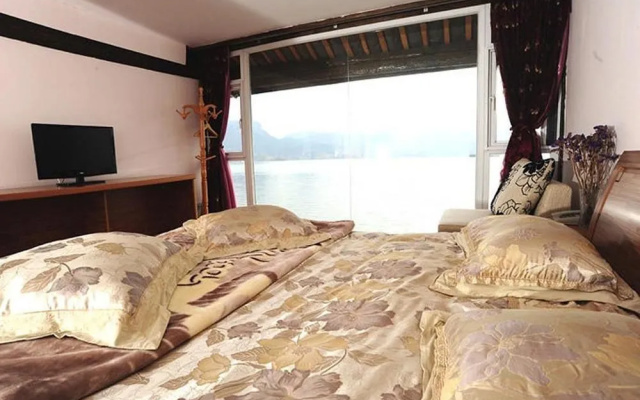 Lijiang Lugu Lake Nv'er Garden Hotel
