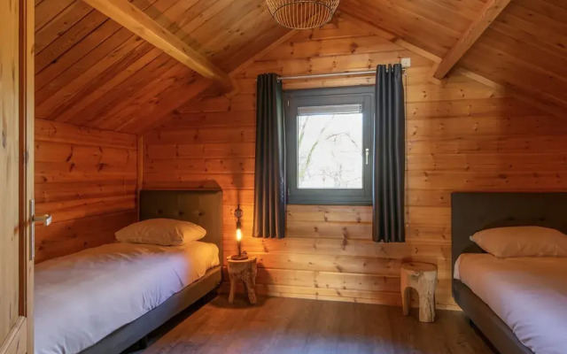 Lodge by the Lake in Arcen's Tranquil Nature