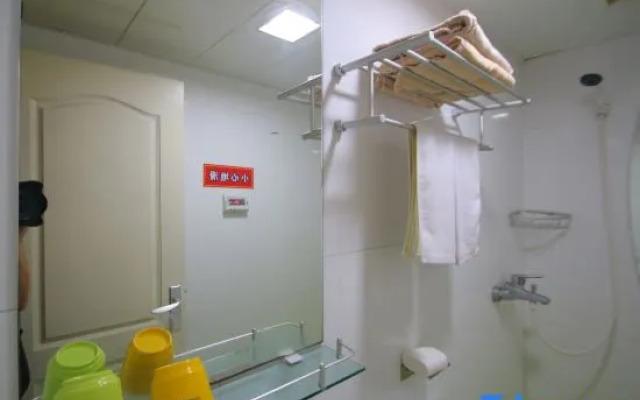Stars 99 Hotel (Shanghai Changhai Hospital)