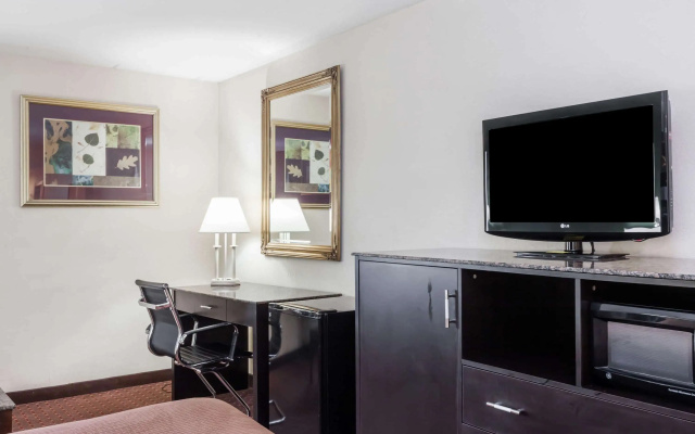 Howard Johnson Hotel by Wyndham Newark Airport