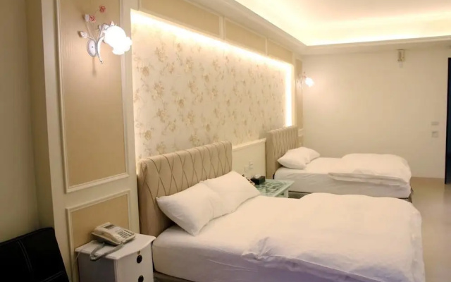 Ku Family B&B