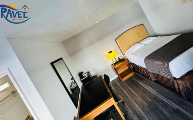 Travel Inn & Suites