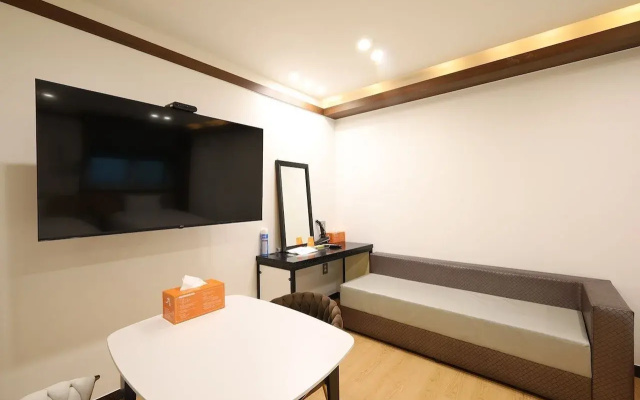 JB Plus Hotel