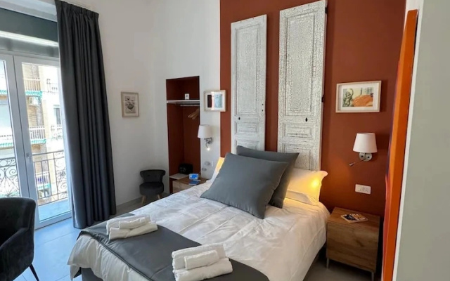 Poerio Station Rooms & Apartment