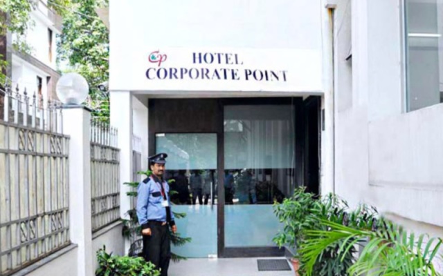 Hotel Corporate Point вид на фасад